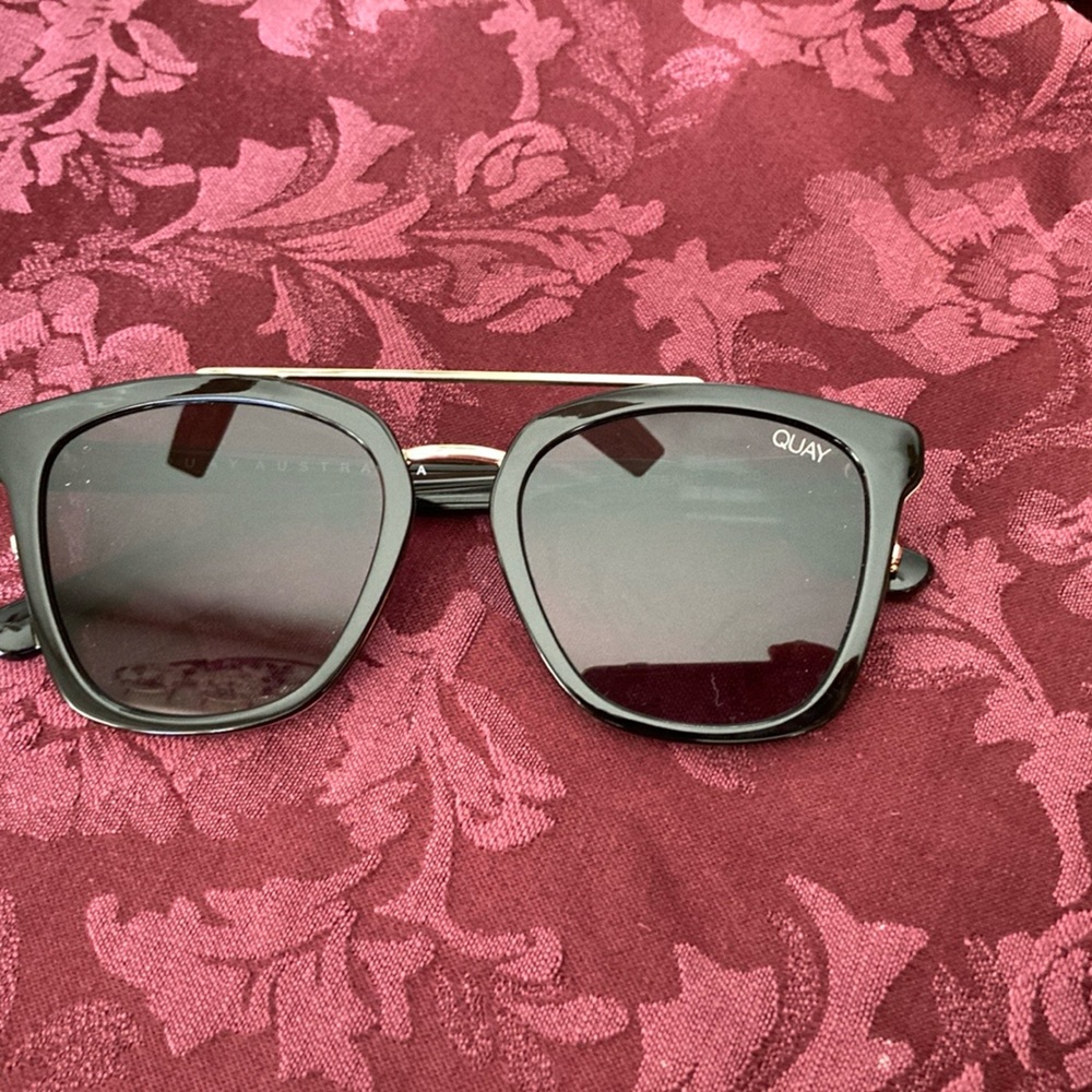 Quay sweet dreams sunglasses great condition
